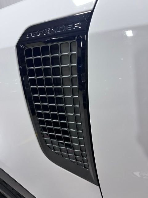 Used 2020 White Land Rover SE image 40