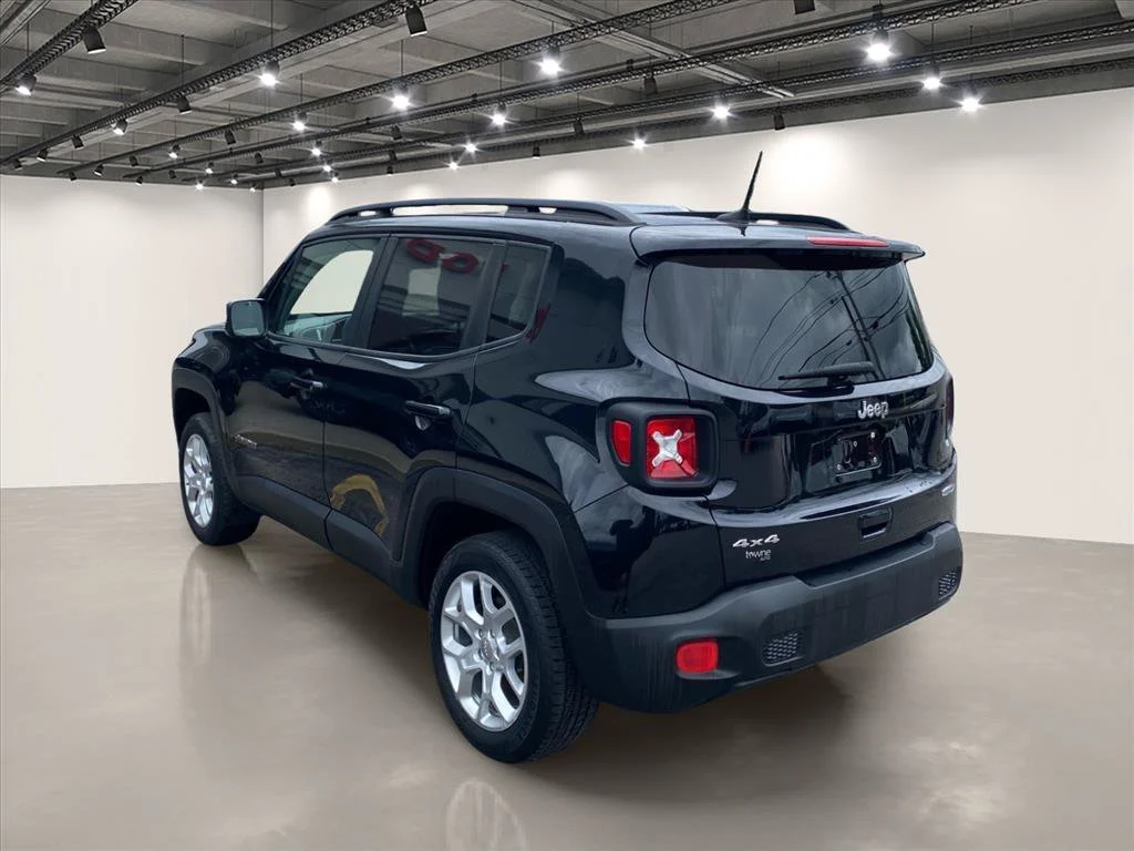 Used 2018 Black Jeep Latitude image 5