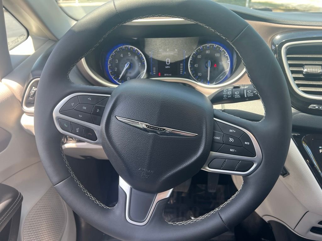 Used 2023 Silver Chrysler LX image 13