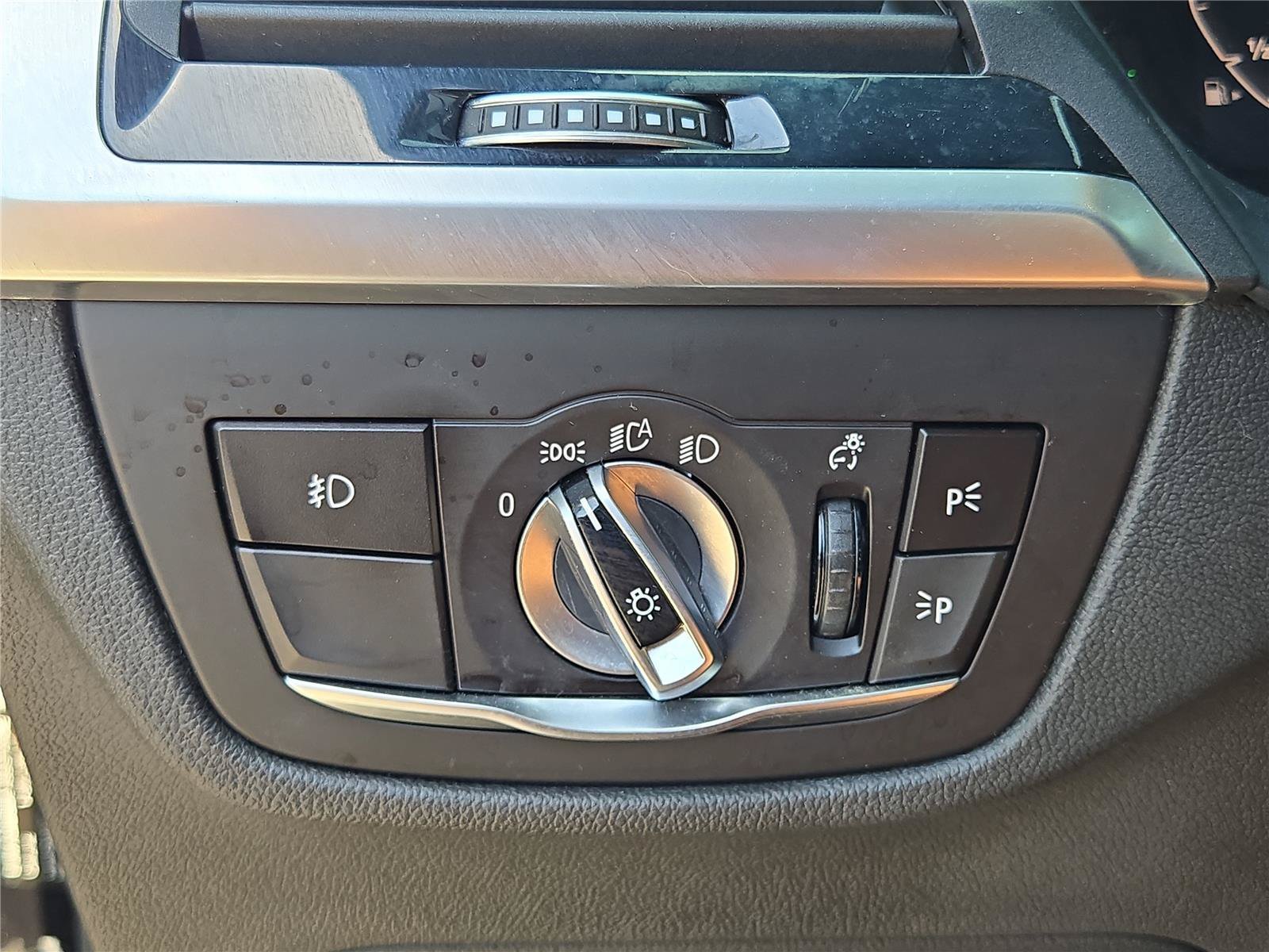 Used 2020 Black Sapphire Metallic BMW xDrive30i image 26