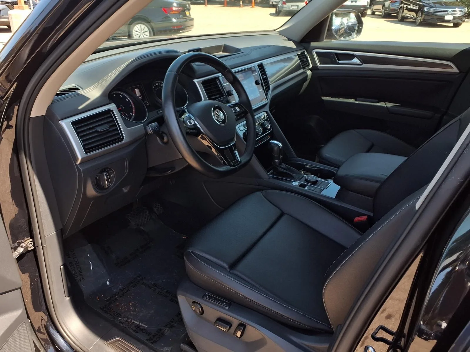 Used 2018 Black Volkswagen SEL image 16