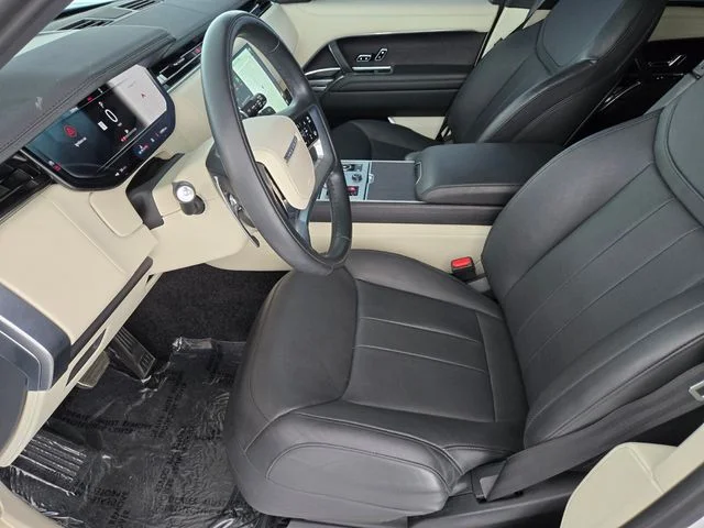 Used 2023 White Land Rover SE image 10