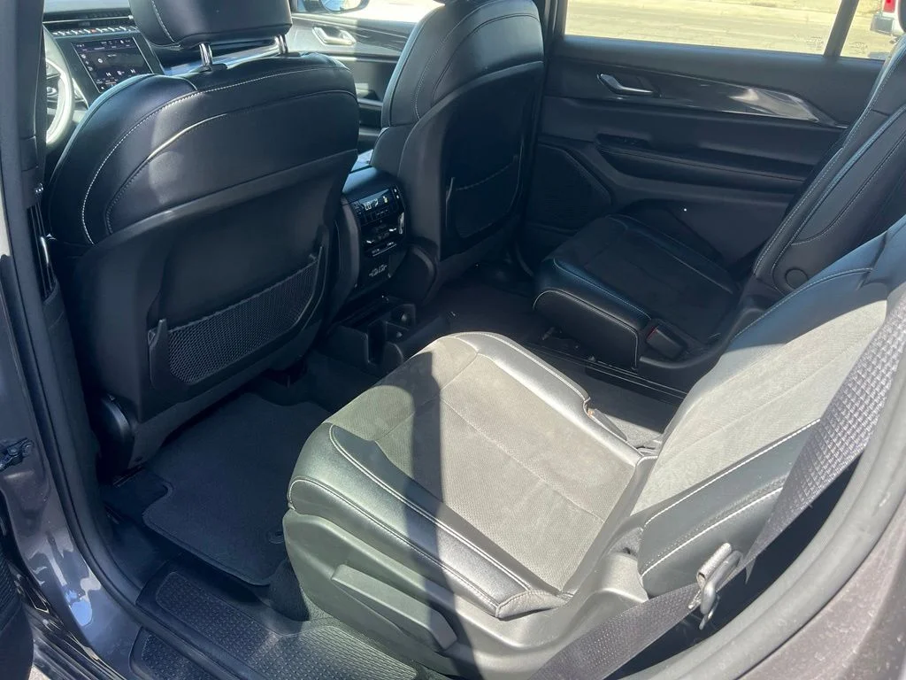 Used 2023 Metallic Jeep Altitude image 20