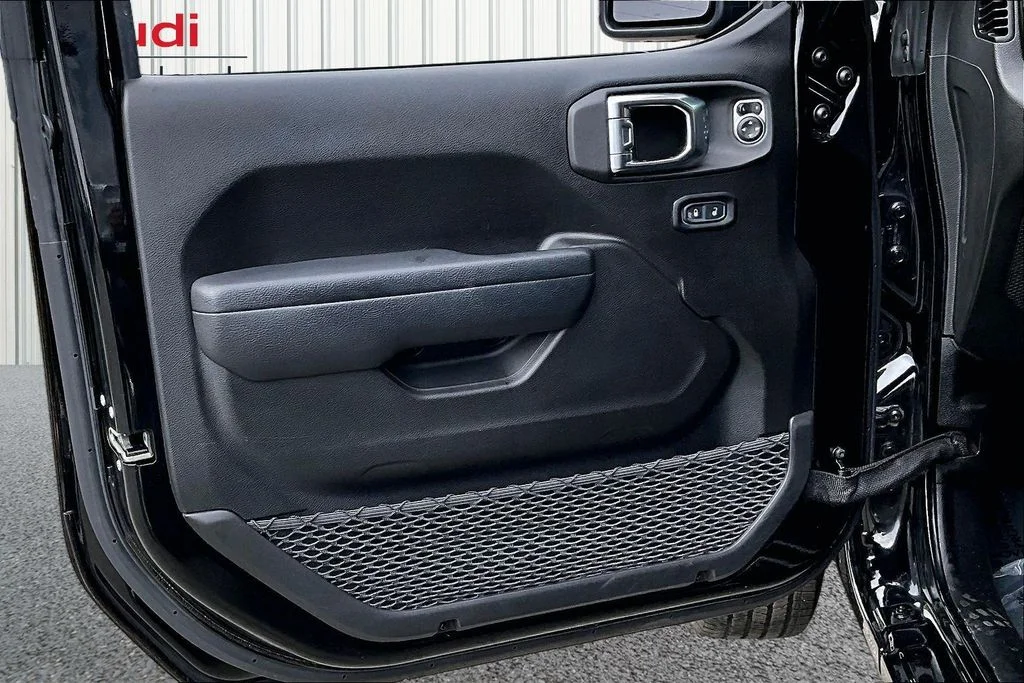 Used 2023 Black Jeep Sport S image 20