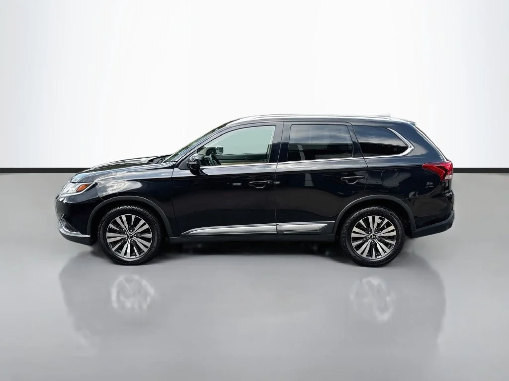 Used 2019 Labrador Black Metallic Mitsubishi SEL image 4