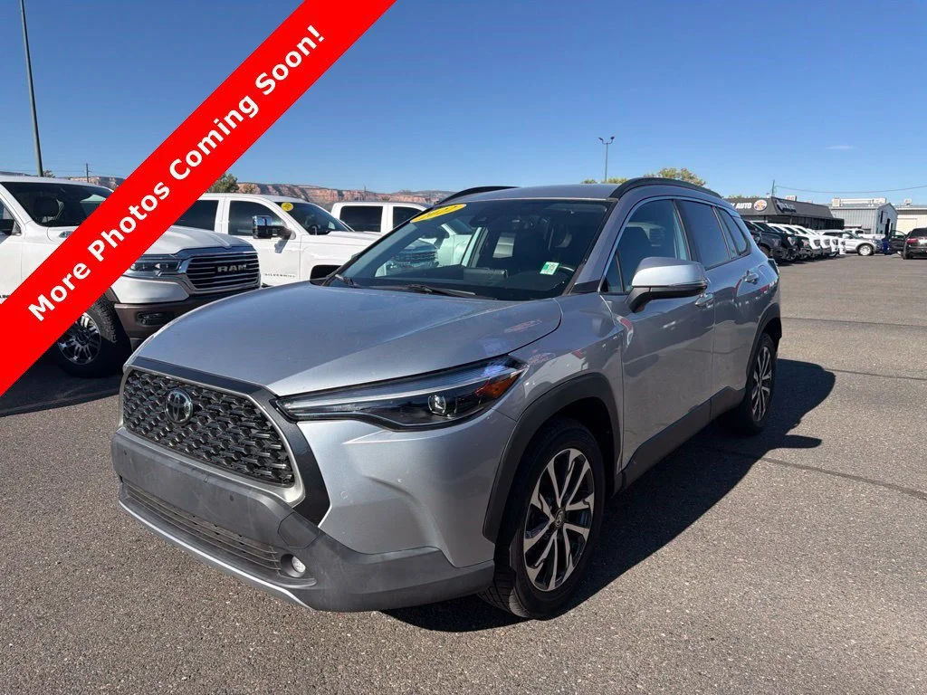 Used 2022 Silver Toyota XLE image 3