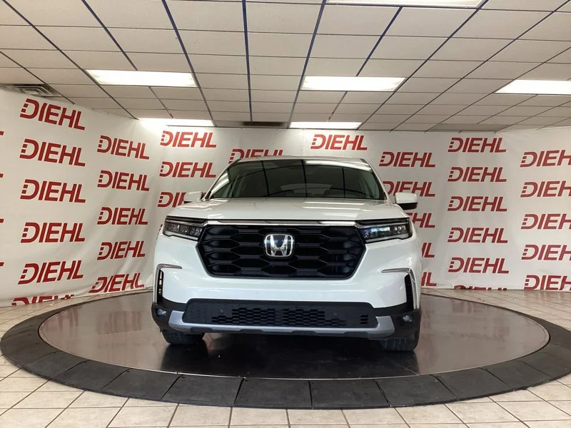 Used 2024  Honda EX-L image 2