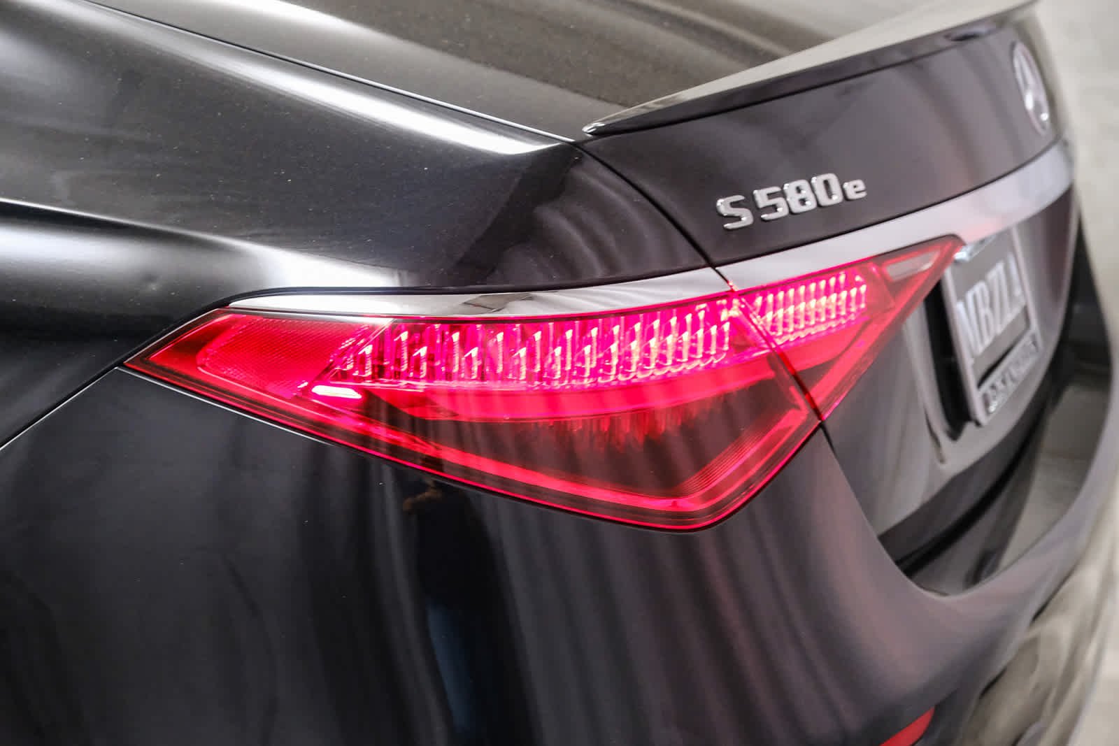 Used 2024 Black Mercedes-Benz S 580e image 7
