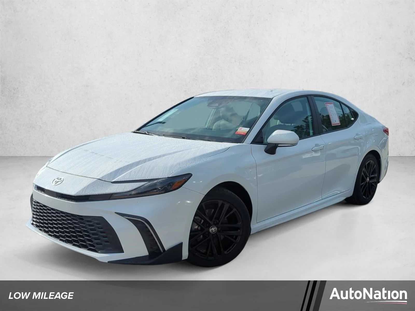 Used 2026 Ice Cap Toyota SE image 1
