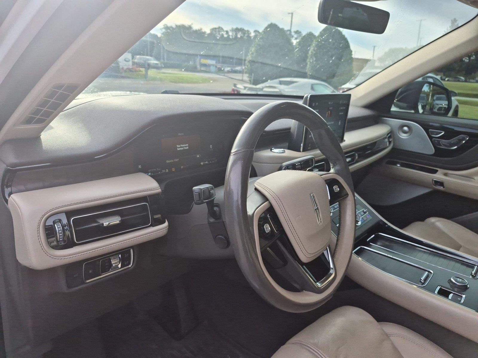 Used 2021 Pristine White Lincoln Reserve image 17