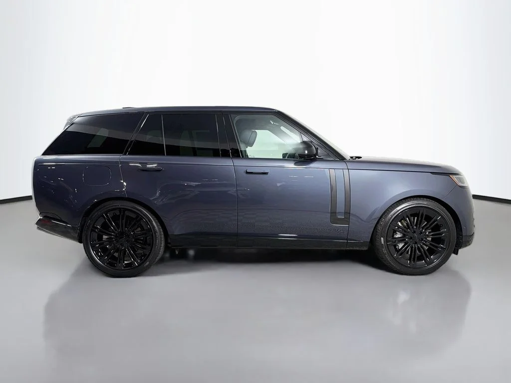 New 2026 Varesine Blue Land Rover SE image 4