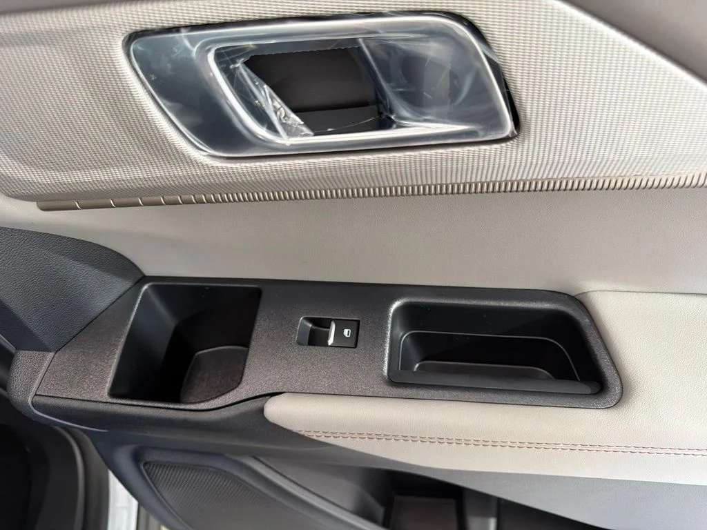 New 2026 Space White Metallic Ford Active image 37