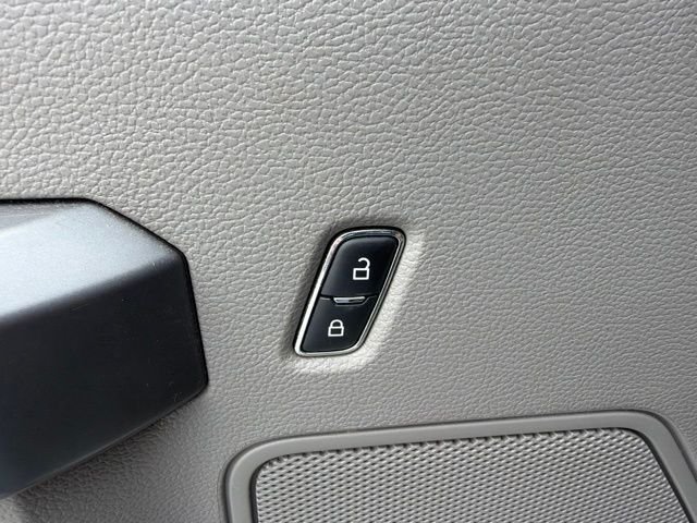 Used 2020 Oxford White Ford XLT image 13