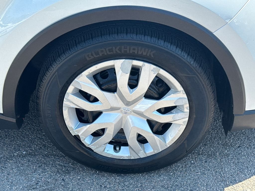 Used 2019 White Toyota LE image 40
