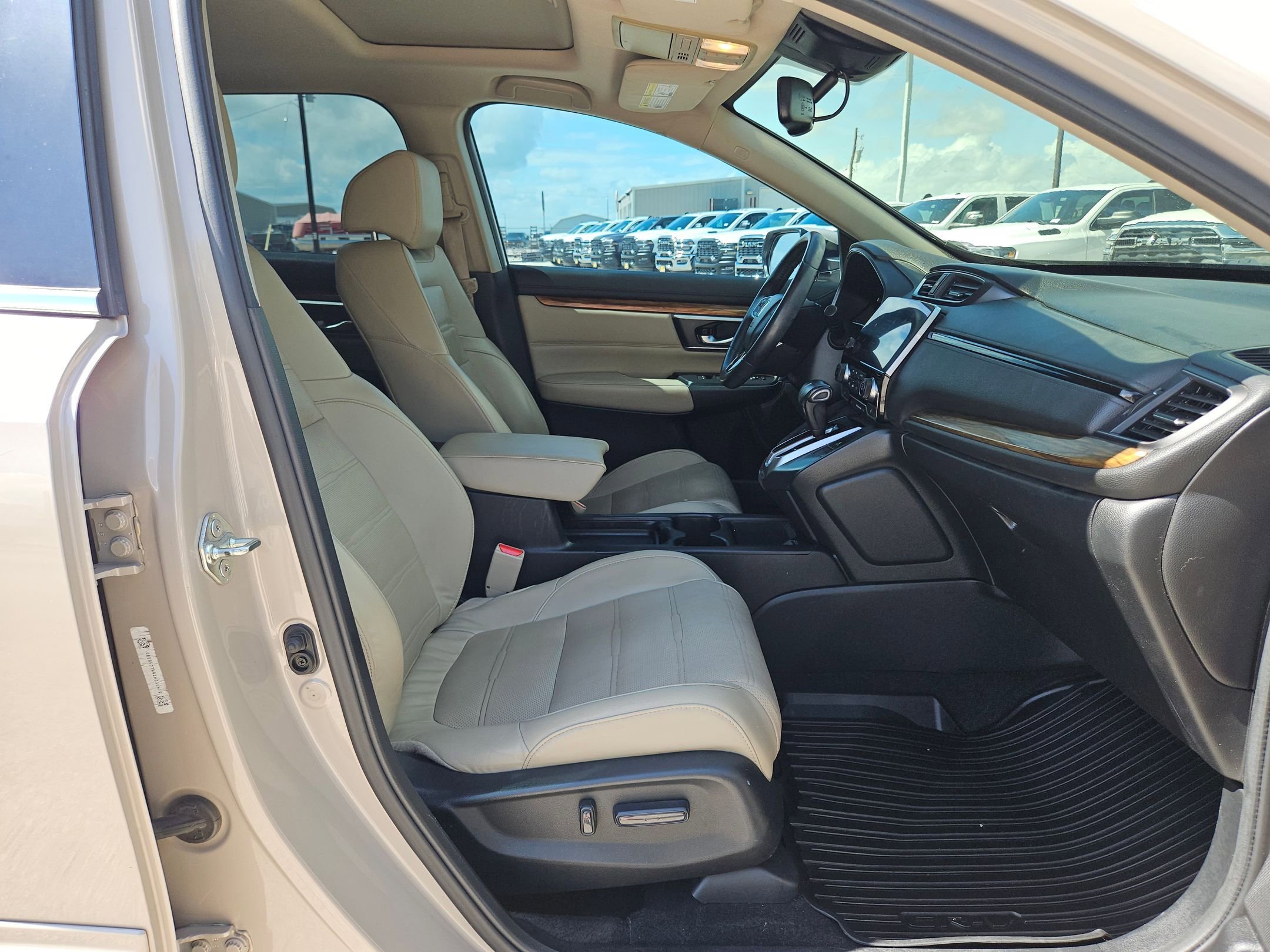 Used 2017 Beige Honda Touring image 27