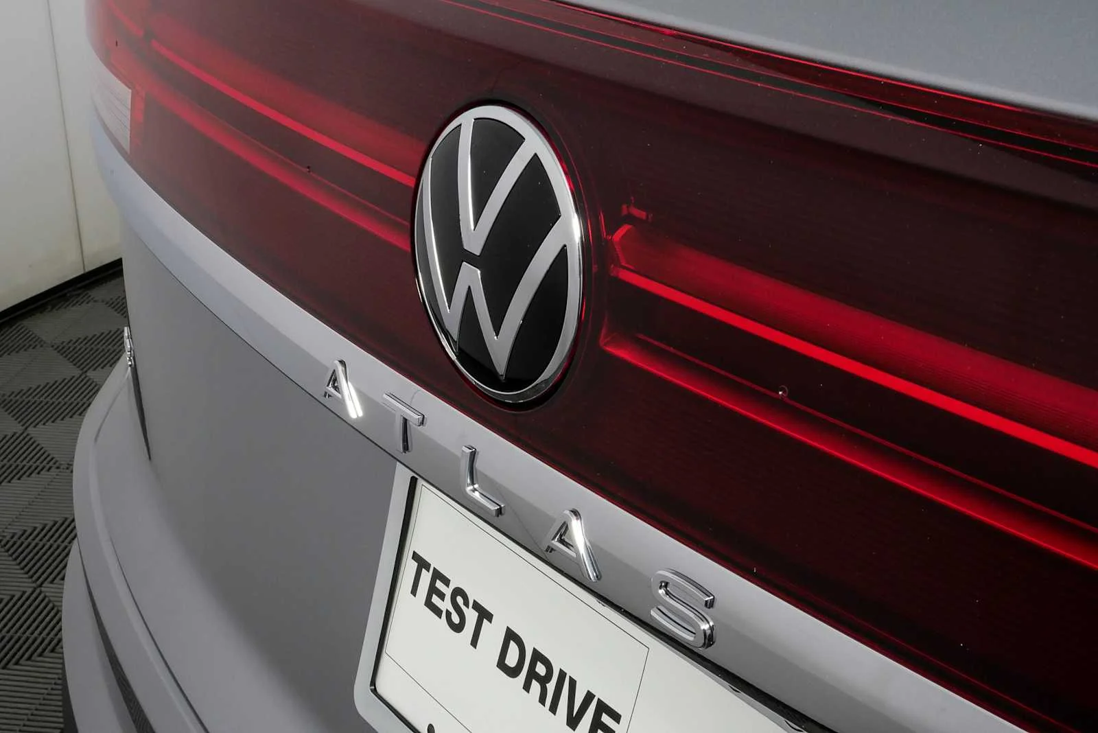 New 2026 Silver Mist Metallic Volkswagen 2.0T SE image 33