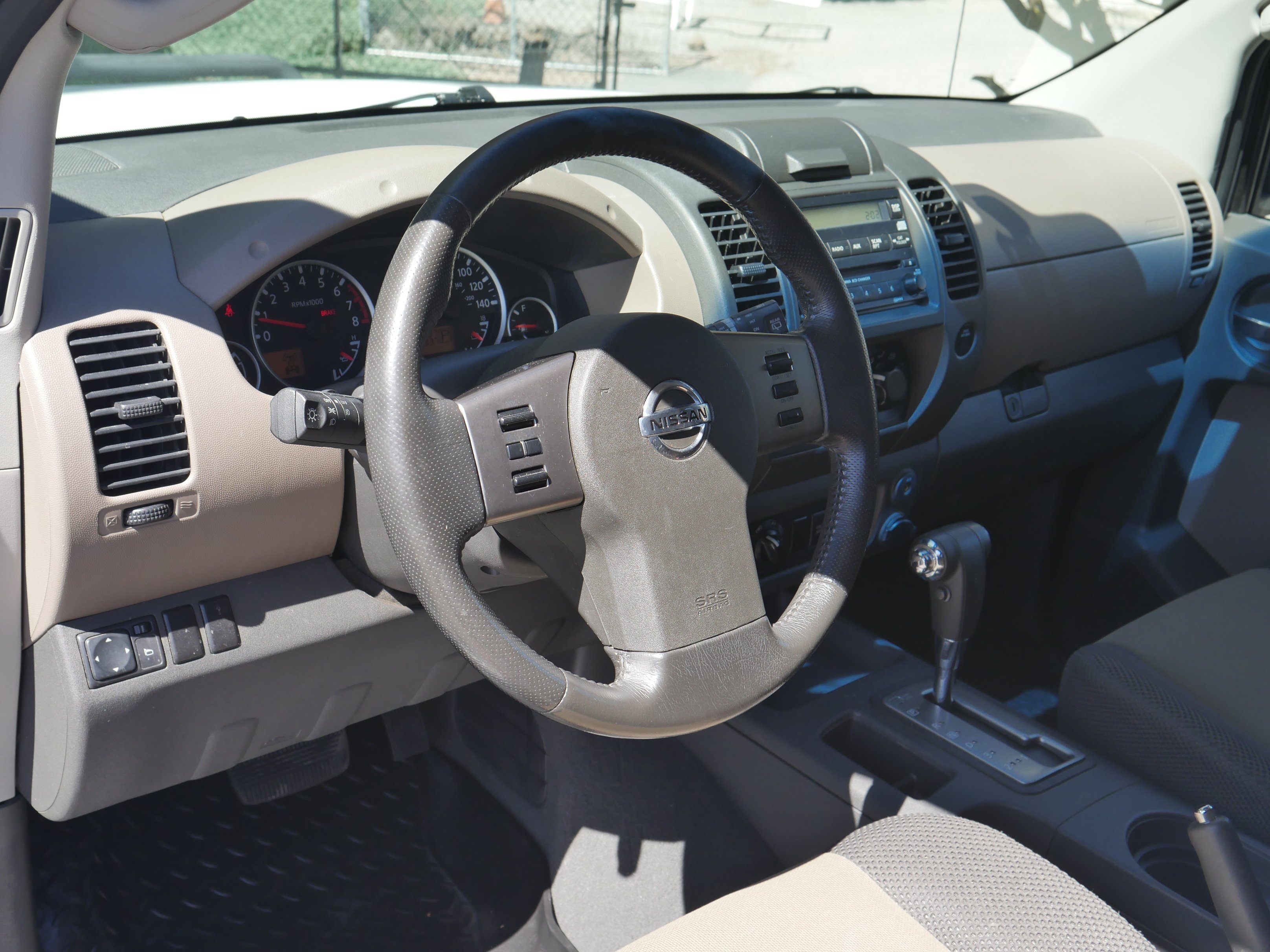 Used 2008 Avalanche Nissan SE image 4