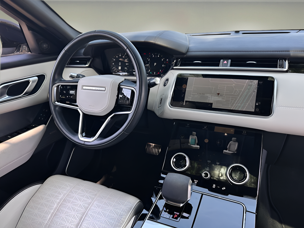 Used 2021 Silver Land Rover R-Dynamic HSE image 7