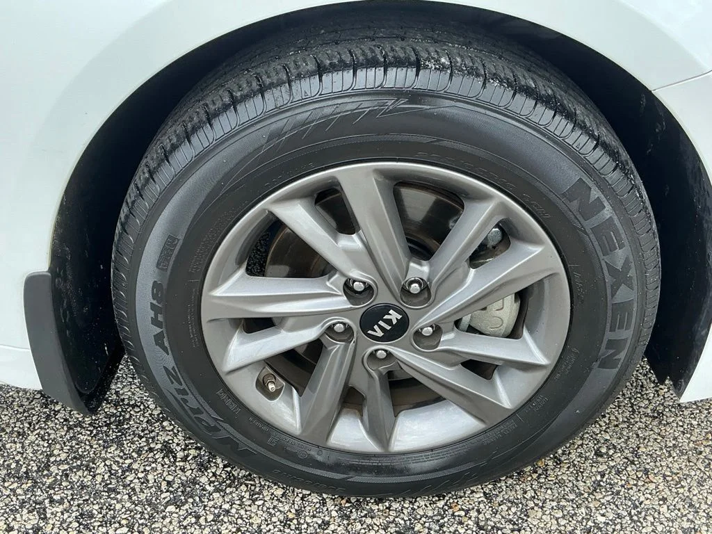 Used 2020 White Kia LX image 15