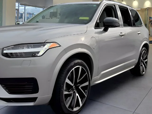 Used 2023 Silver Volvo Ultimate image 25