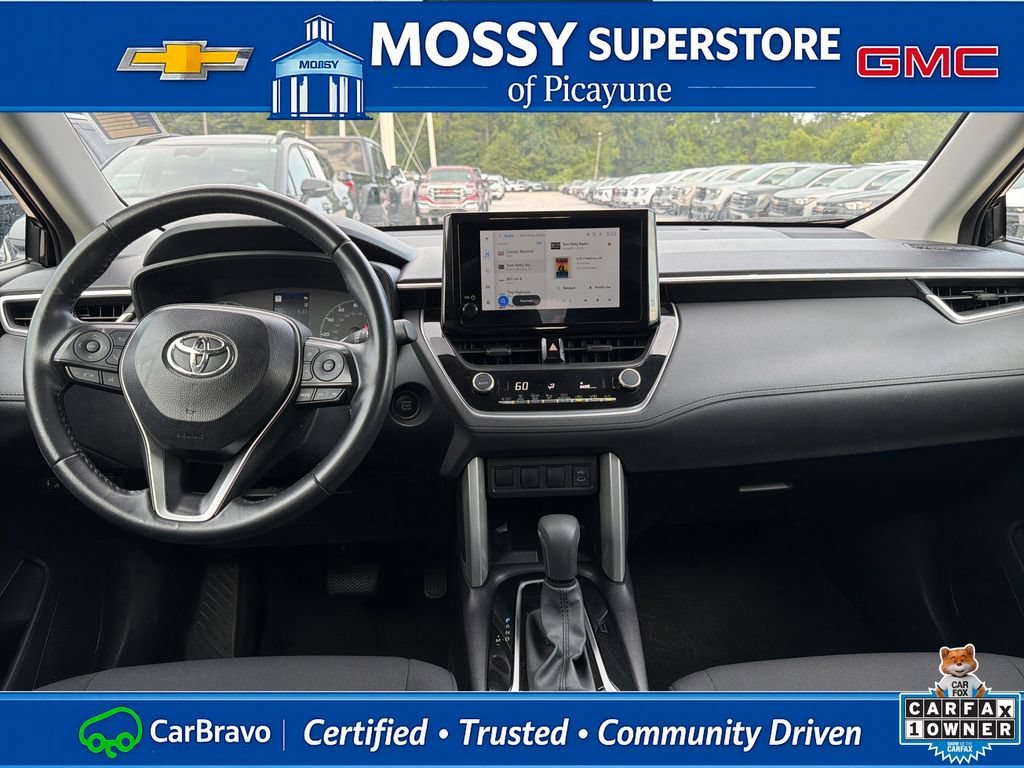 2025 Toyota Corolla Cross LE - Photo 14