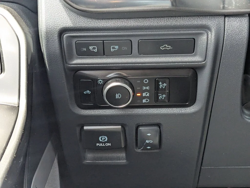 Used 2023  Ford Tremor image 22