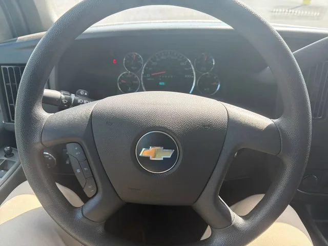 Used 2025 Summit White Chevrolet WT image 18