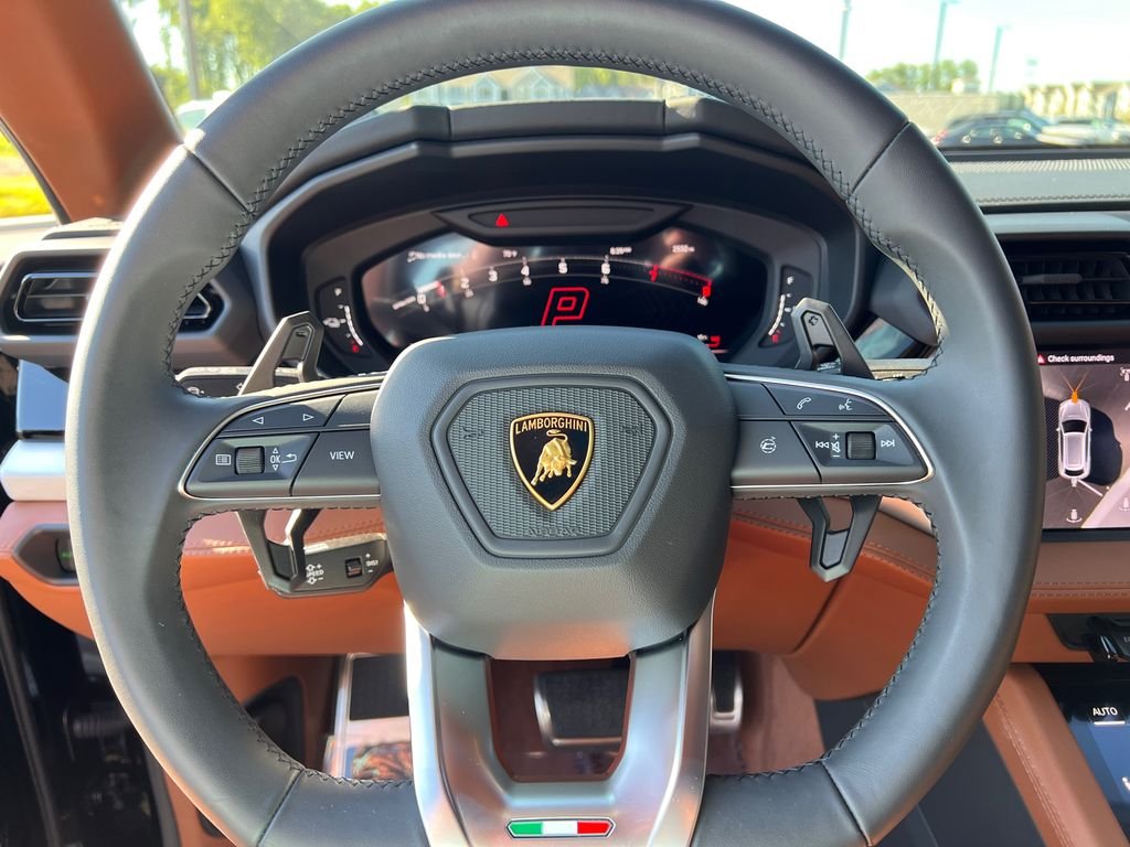 Used 2025 Black Lamborghini SE image 19