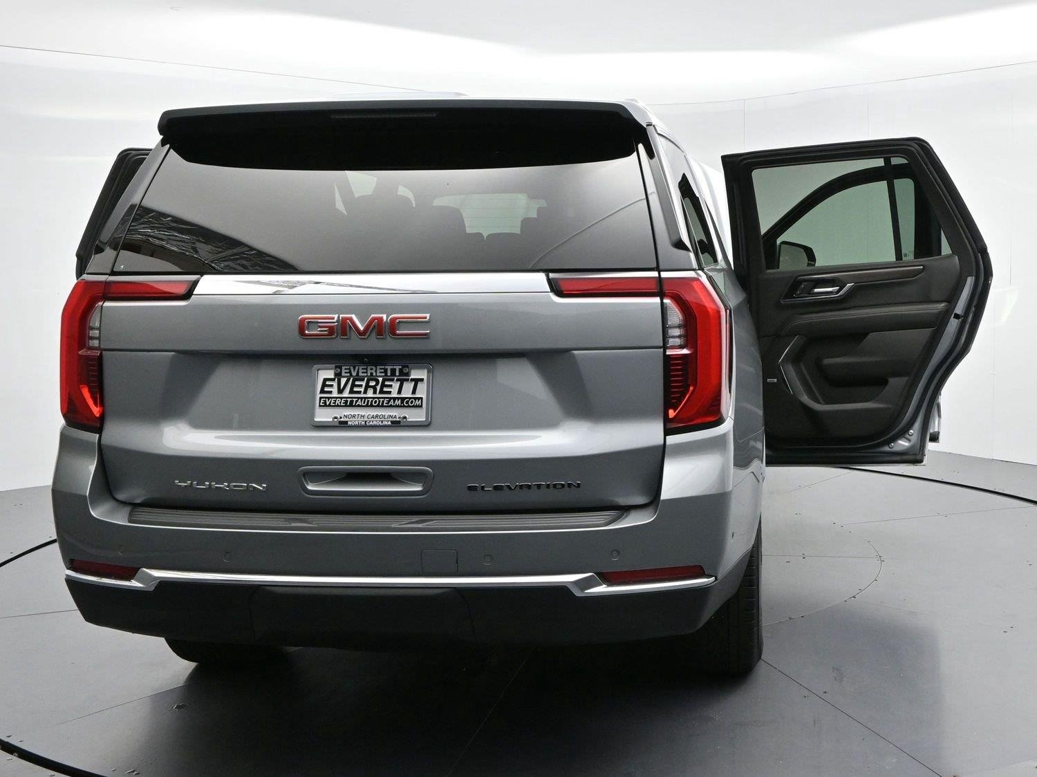 Used 2025 Sterling Metallic GMC Elevation image 39