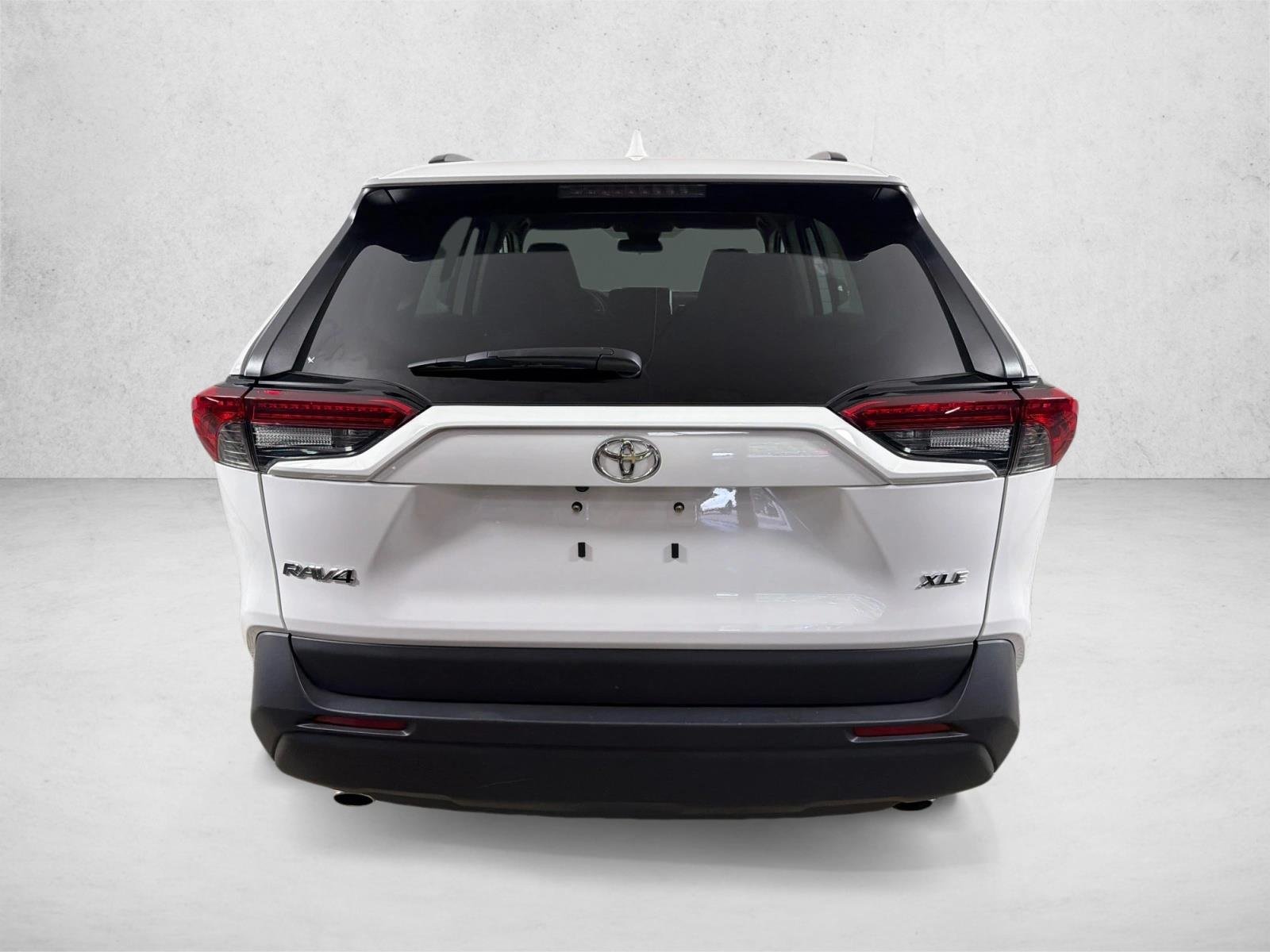 Used 2025 Ice Cap Toyota XLE image 4