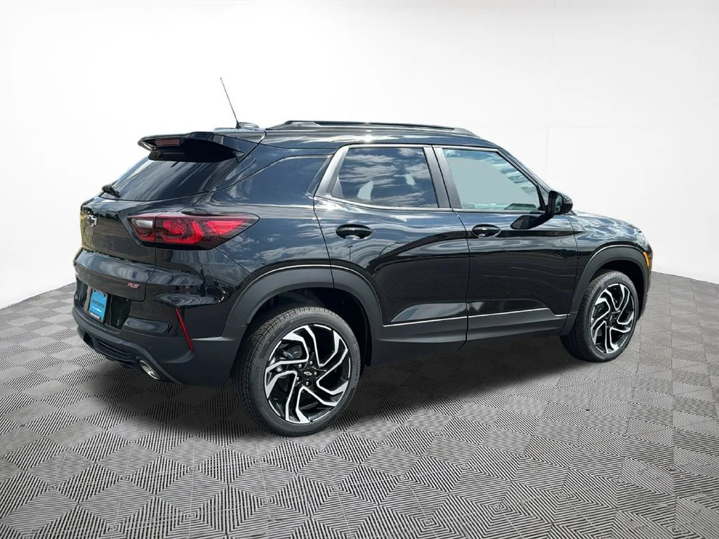 New 2026 Mosaic Black Metallic Chevrolet LT image 9
