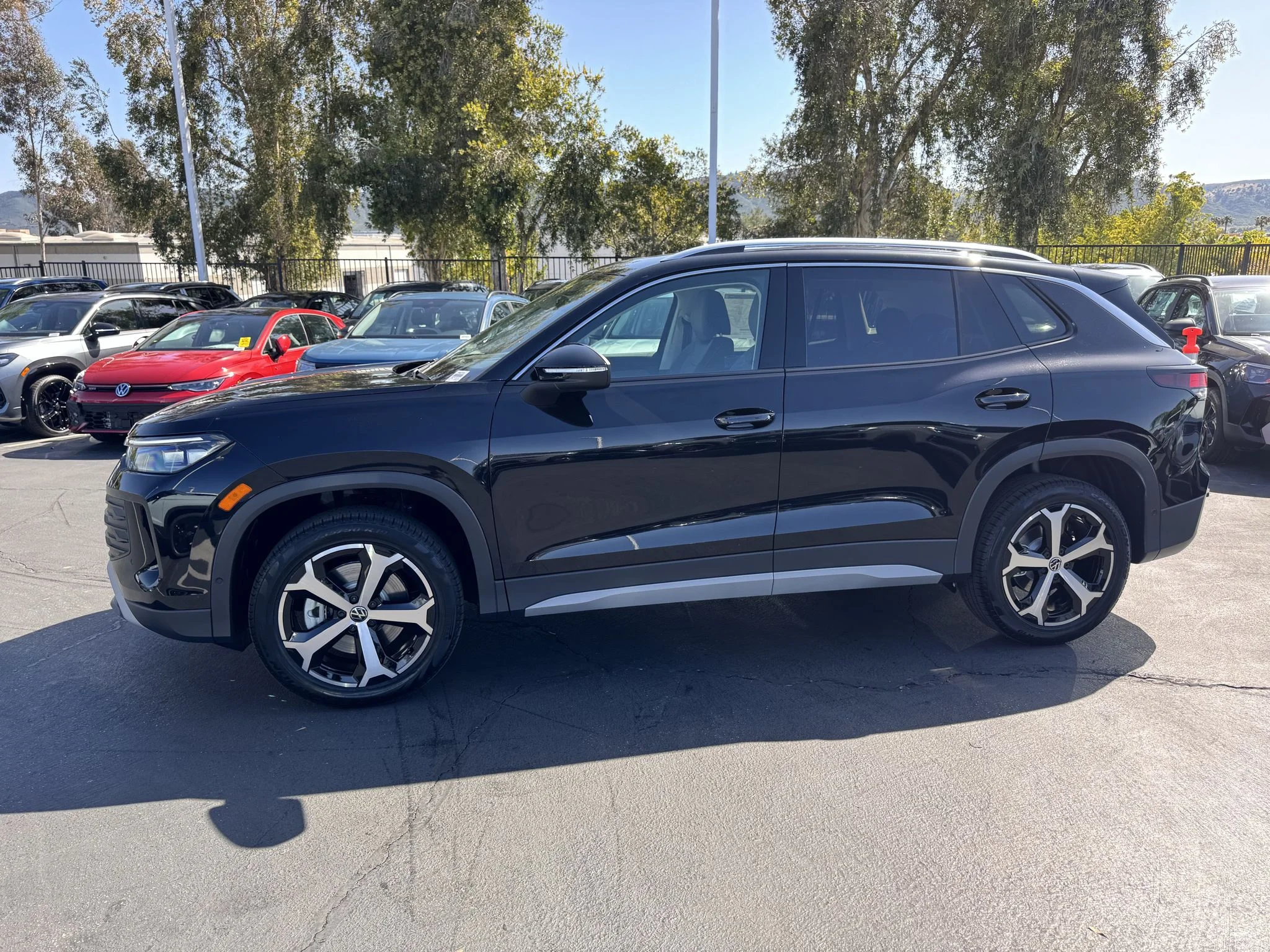 New 2026 Deep Black Pearl Volkswagen SE image 5