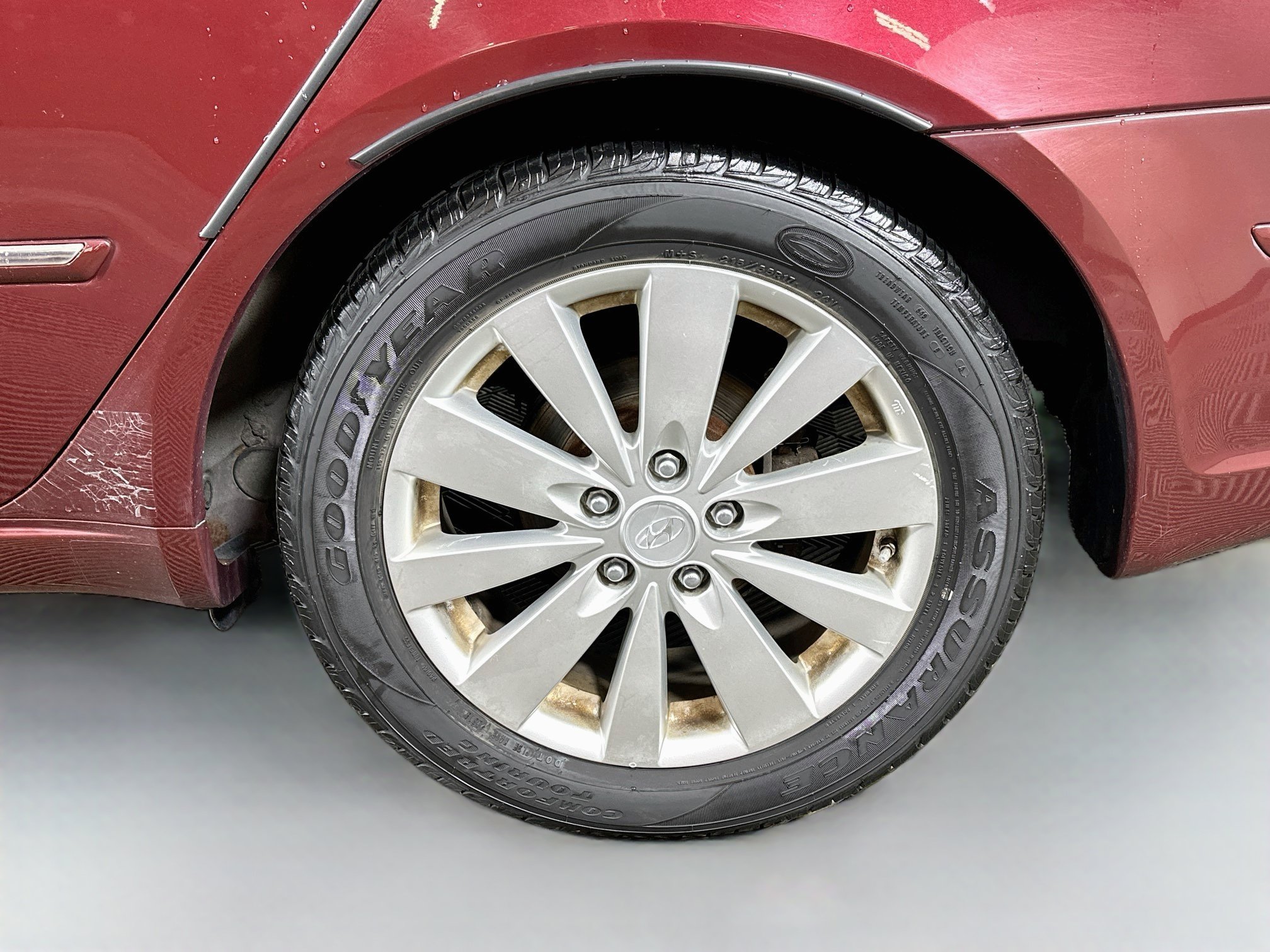Used 2009 Dark Cherry Red Hyundai Limited image 30