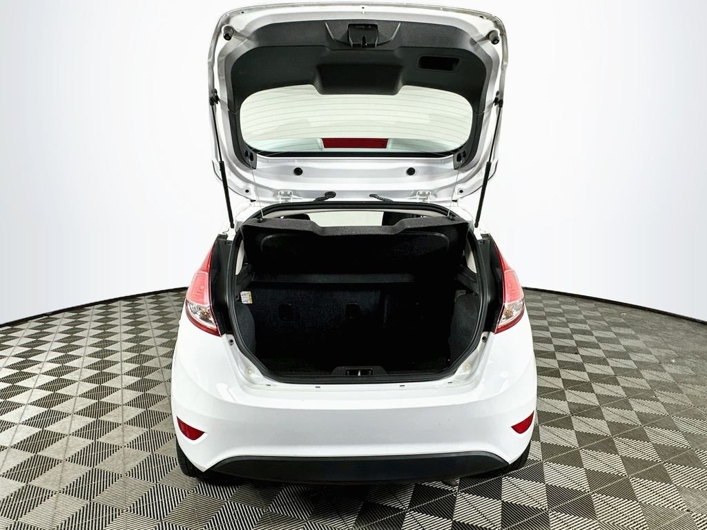 Used 2016 Oxford White Ford SE image 24