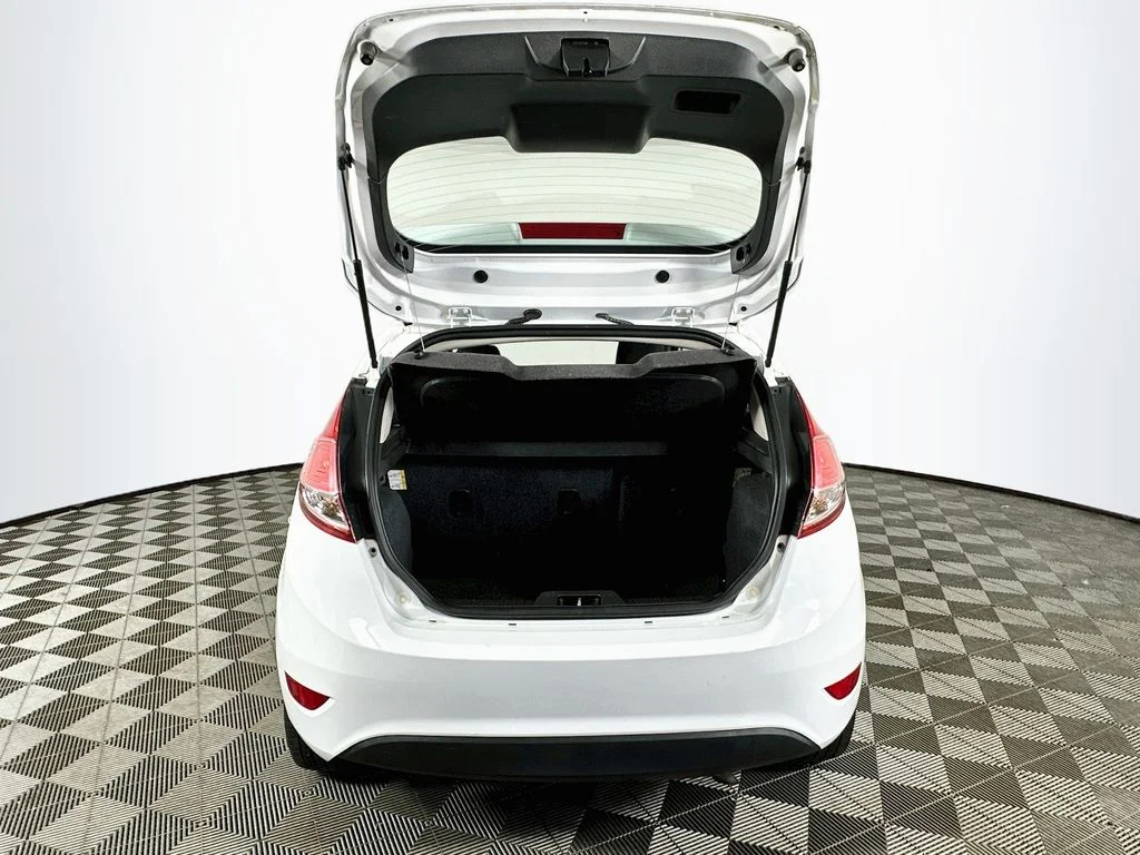 Used 2016 Oxford White Ford SE image 24