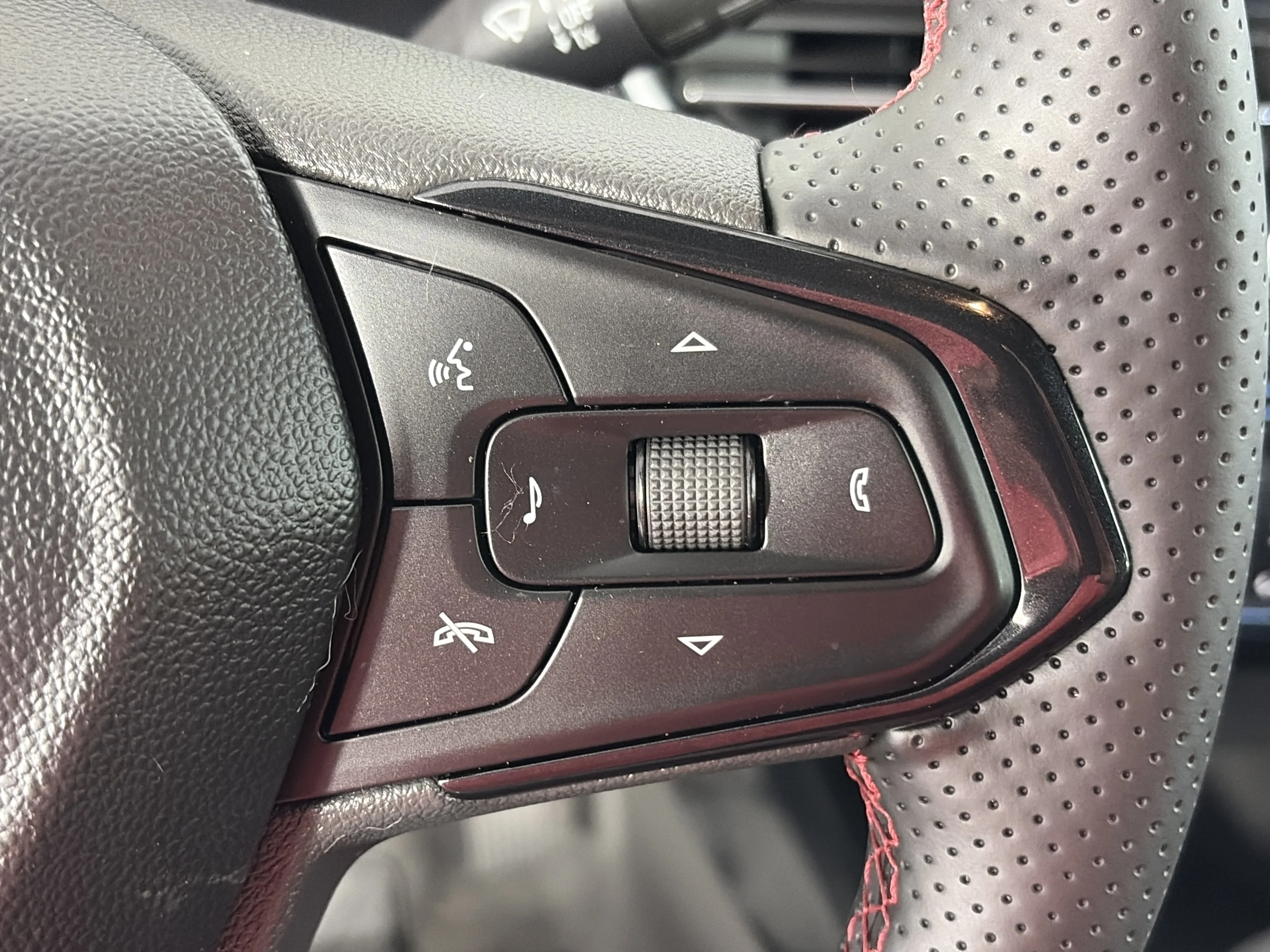 2025 Chevrolet Trax RS - Photo 33