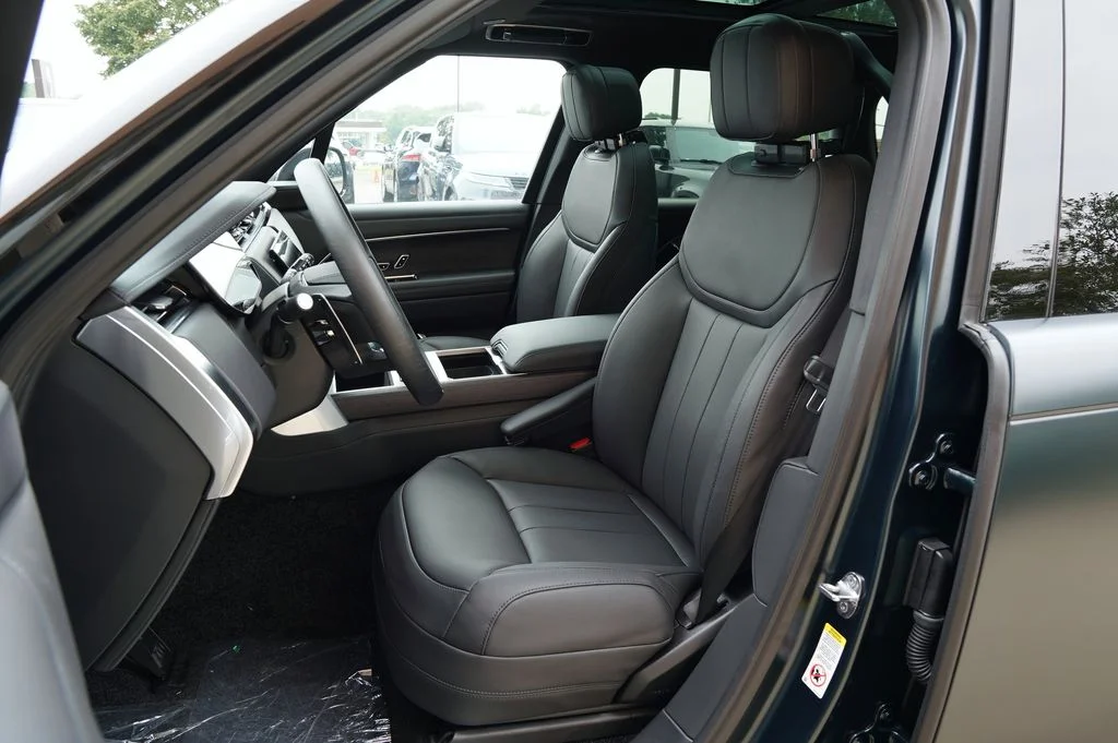 New 2026 British Racing Green Satin Land Rover SE image 12