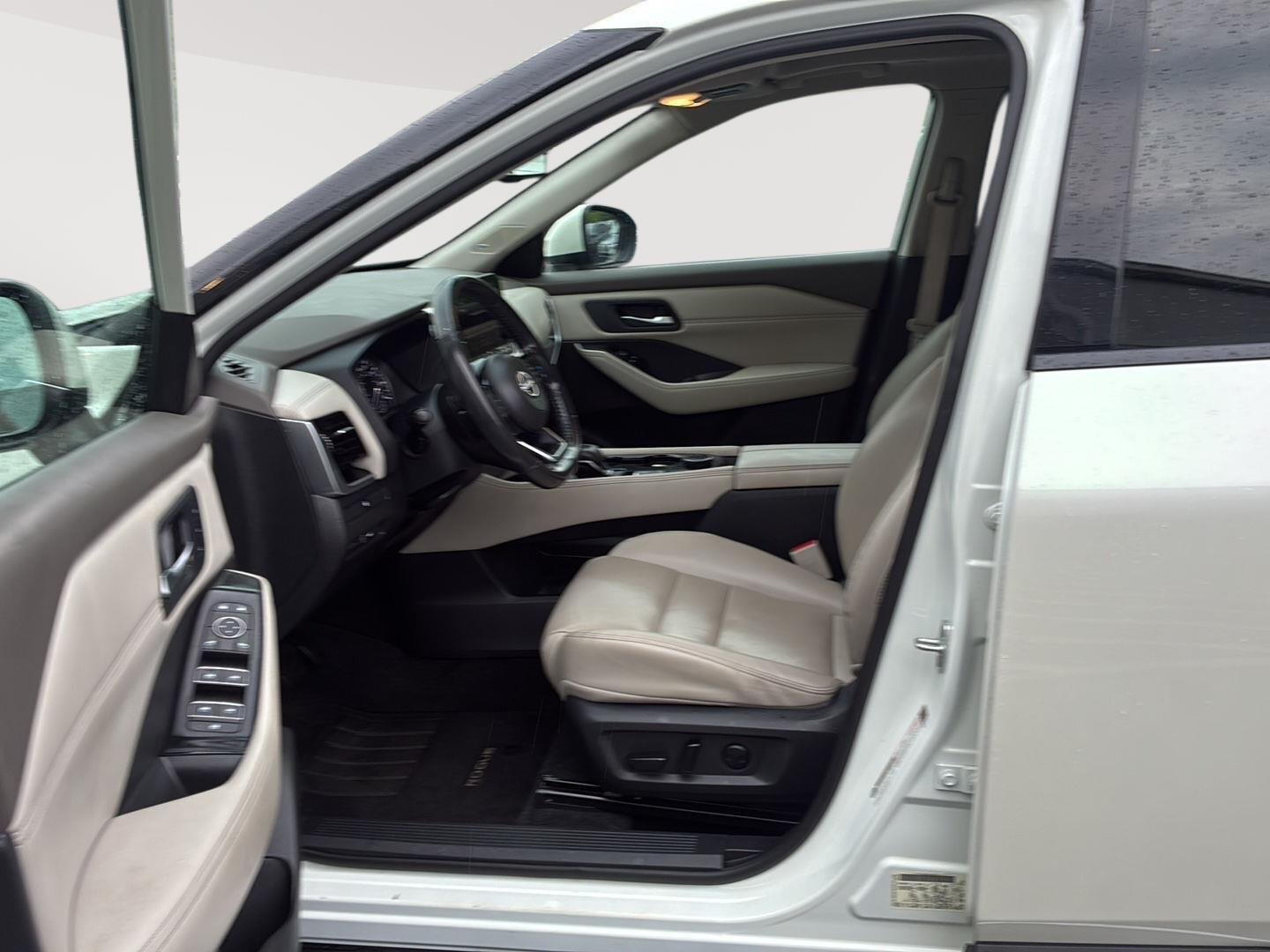 Used 2023 Pearl White TriCoat Nissan SL image 30