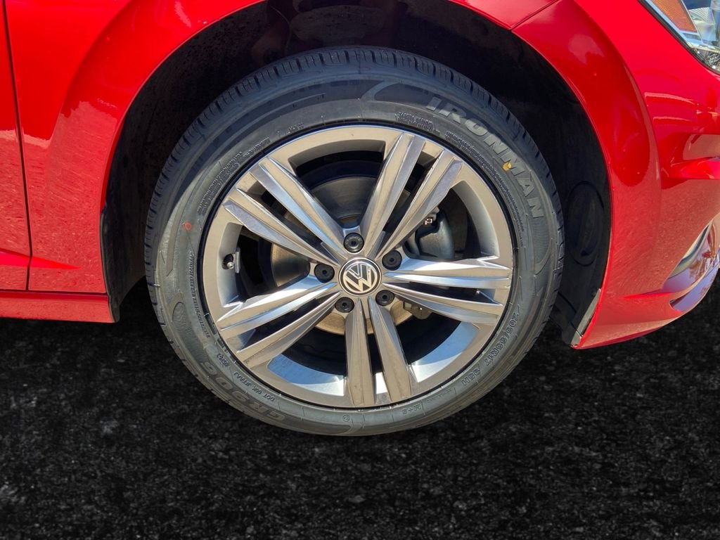 Used 2019  Volkswagen R-Line image 21
