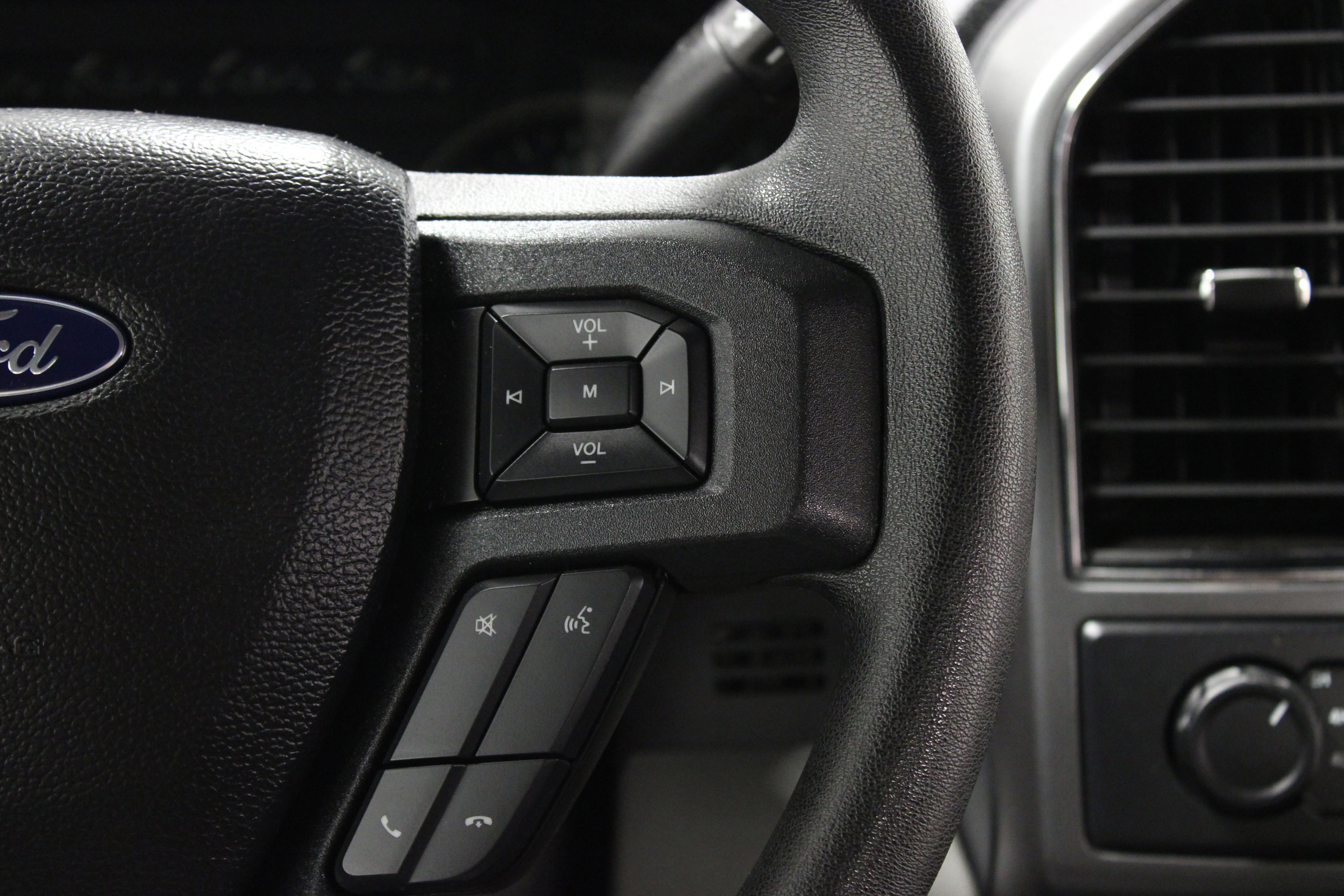 Used 2020 Magnetic Metallic Ford XLT image 23