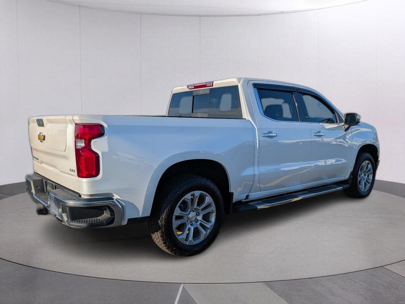Used 2024 Iridescent Pearl Tricoat Chevrolet LTZ image 7