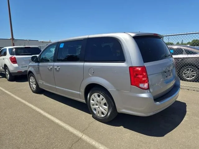Used 2018 Silver Dodge SE image 3