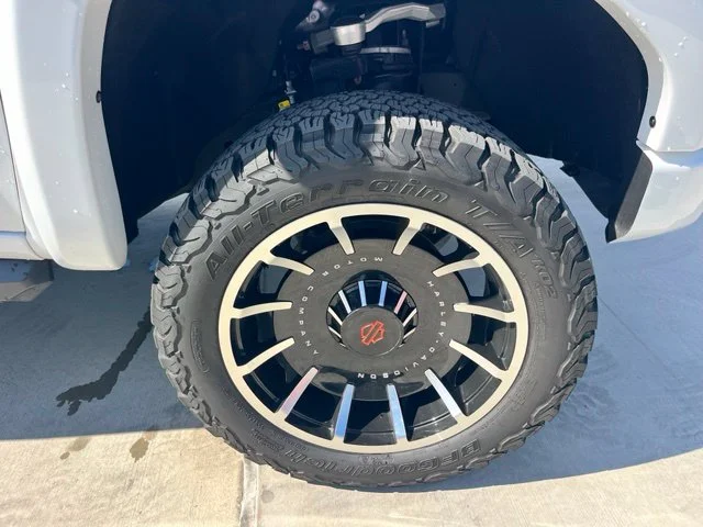 Used 2026 White GMC AT4 image 9