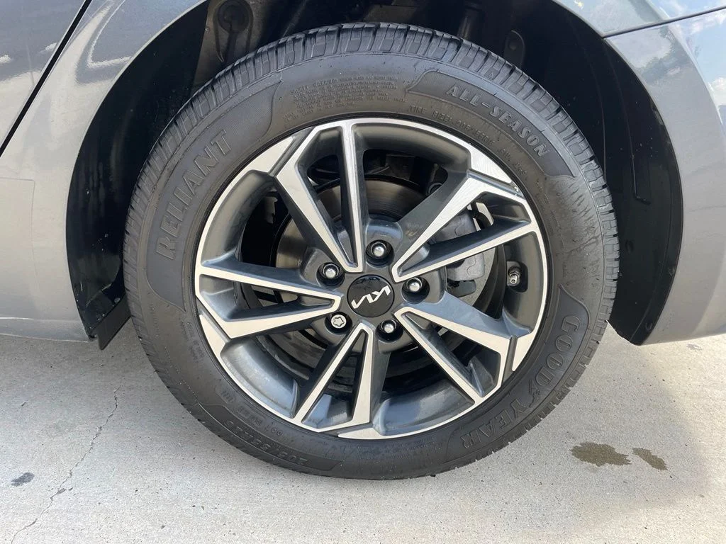 Used 2024 Gray Kia LXS image 17