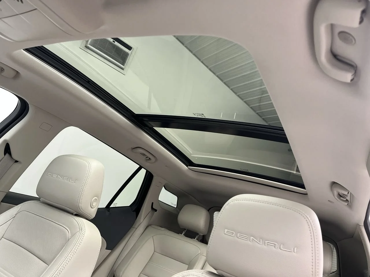 Used 2024 White Frost Tricoat GMC Denali image 7