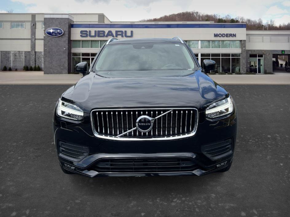 Used 2021 Onyx Black Metallic Volvo Momentum image 2