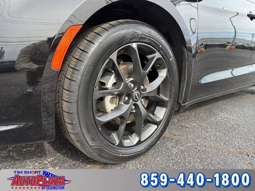 Used 2025 Black Chrysler Limited image 43