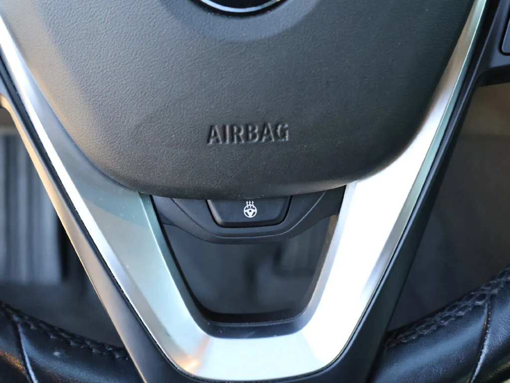 Used 2019 Mineral Grey Metallic BMW 330i xDrive image 33