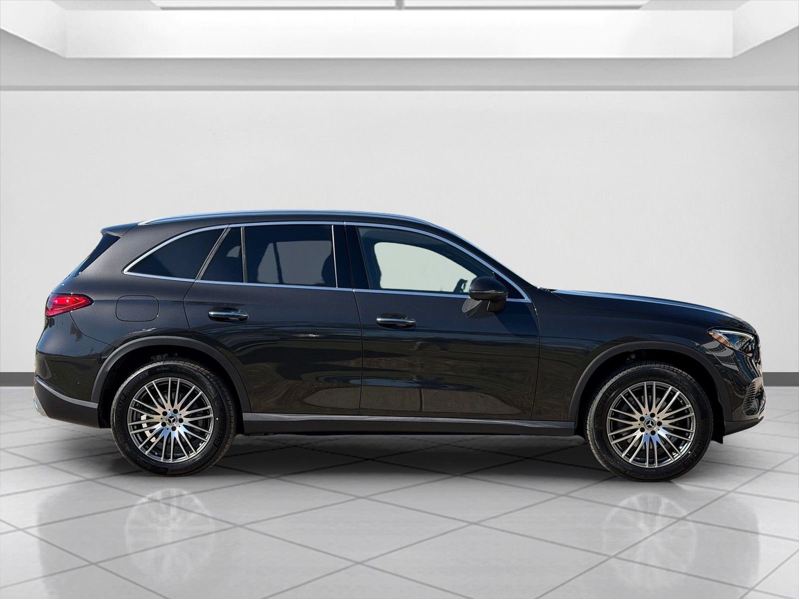 New 2026 Graphite Grey Metallic Mercedes-Benz GLC 300 image 2