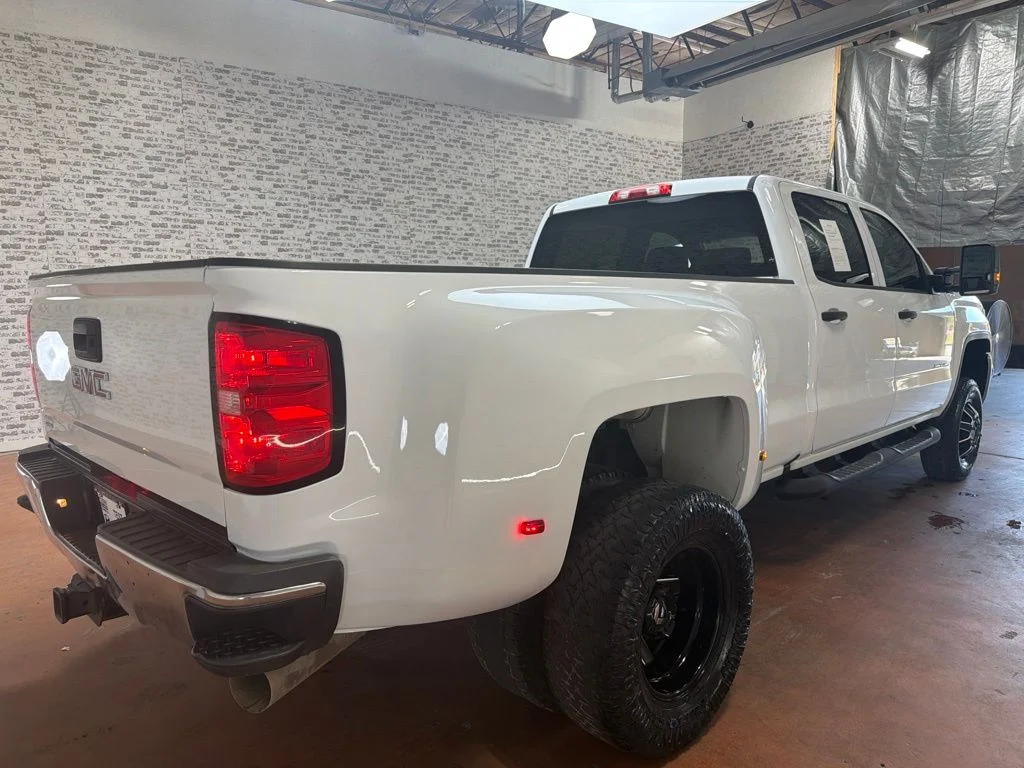 Used 2018 Summit White GMC Base image 7